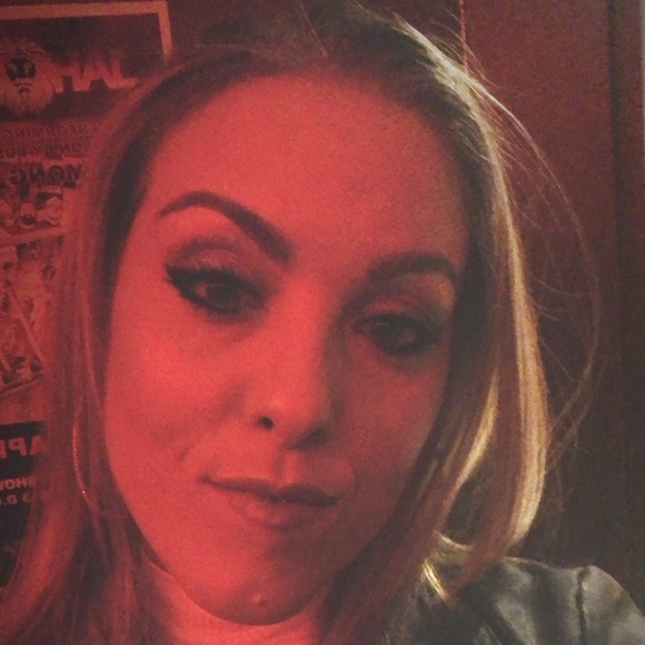 Meet your Posher, Raluca - Picture 1 of 1